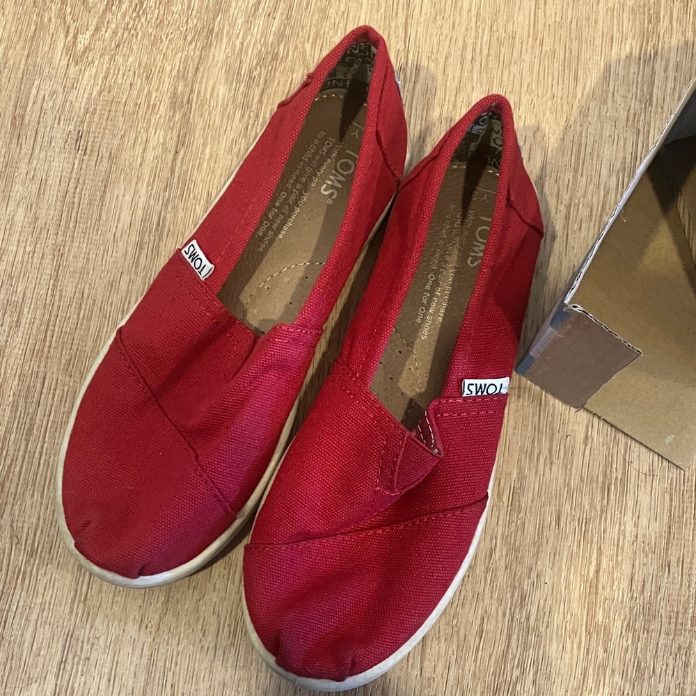 TOMS Women's Red Canvas Slip-On Moccasins